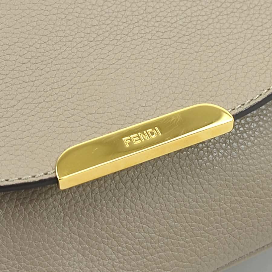 FENDI（フェンディ） ショルダーバッグ レザー ベージュ : ブランド