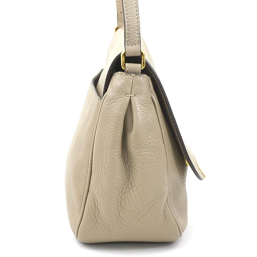 FENDI（フェンディ） ショルダーバッグ レザー ベージュ : ブランド