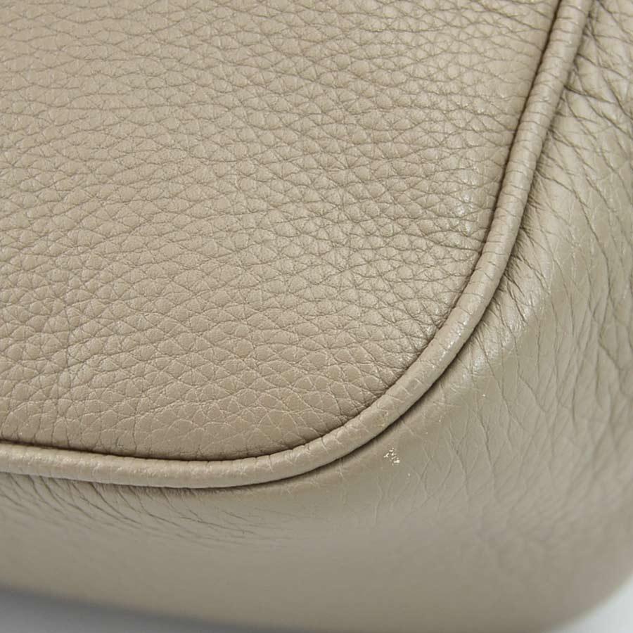 FENDI（フェンディ） ショルダーバッグ レザー ベージュ : ブランド