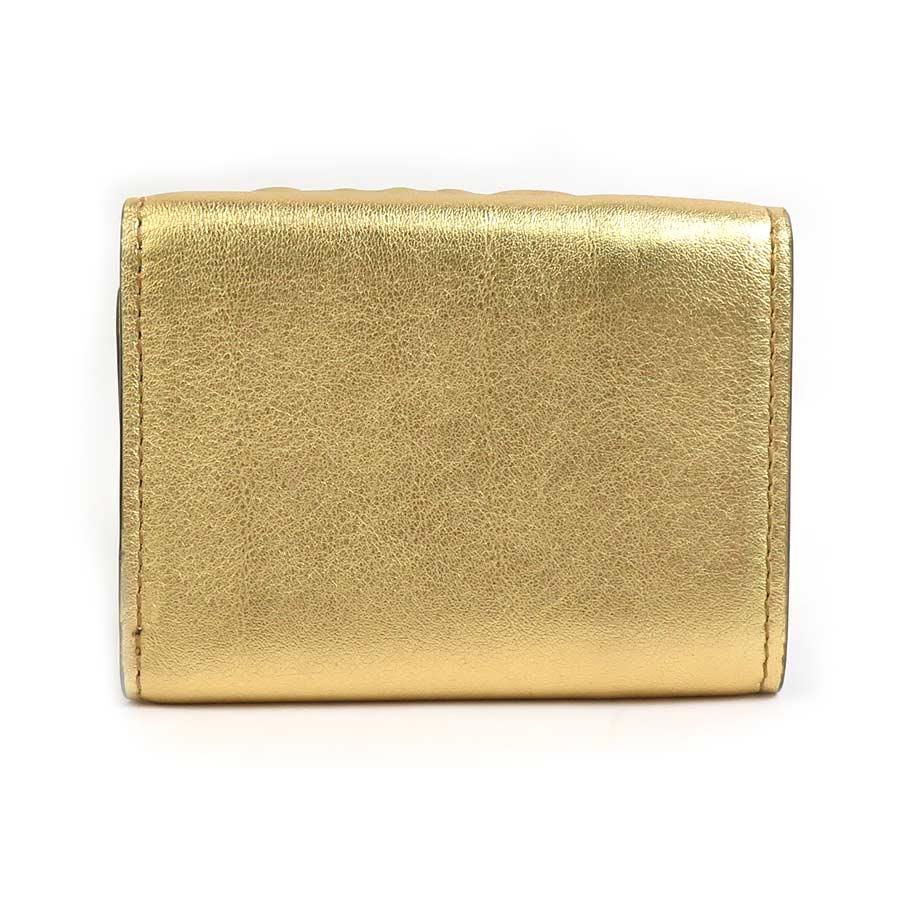 FENDI（フェンディ） 三つ折り財布 レザー ゴールド : ブランド