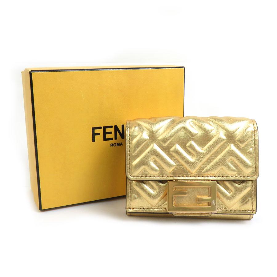 FENDI（フェンディ） 三つ折り財布 レザー ゴールド : ブランド