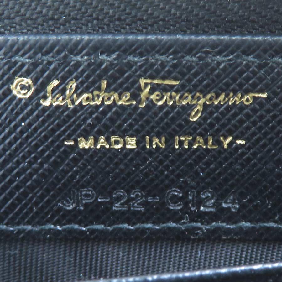 サルヴァトーレフェラガモ Salvatore Ferragamo ラウンドファスナー長