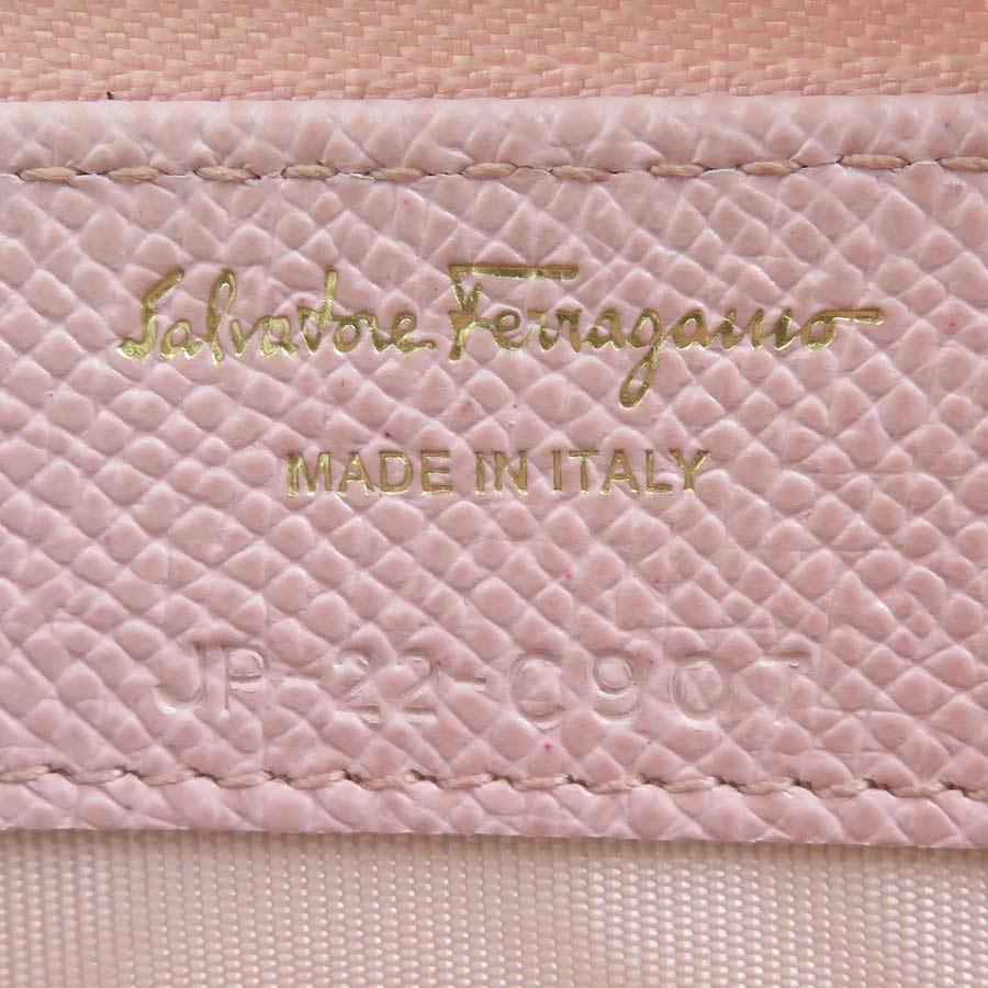 サルヴァトーレフェラガモ Salvatore Ferragamo ラウンドファスナー長