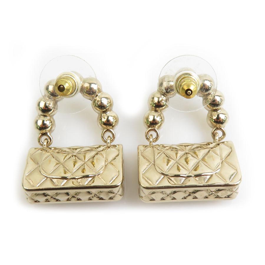 CHANEL シャネル ピアス パール ゴールド CHANEL（シャネル） ピアス マトラッセ メタル/フェイクパール