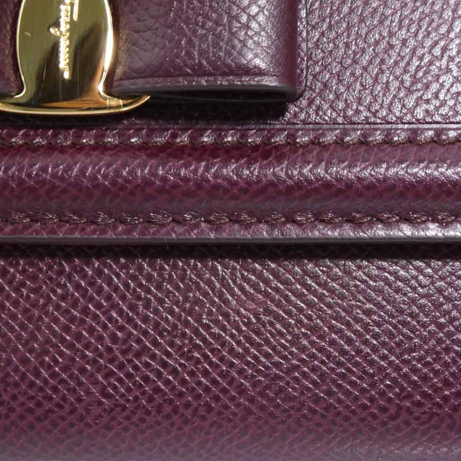 サルヴァトーレフェラガモ Salvatore Ferragamo 長財布 ヴァラリボン