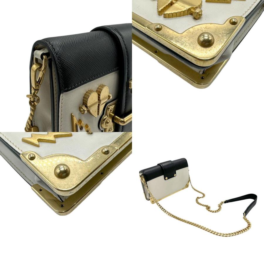 PRADA（プラダ） 斜め掛けショルダーバッグ レザー/メタル オフ