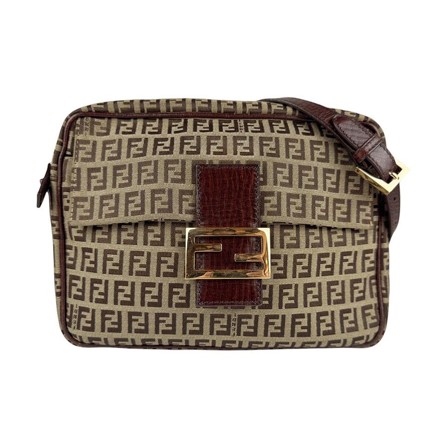 FENDI　フェンディ　ズッキーノキャンバス　ショルダーバッグ　肩掛け FENDI フェンディ 斜め掛けショルダーバッグ ズッキーノ