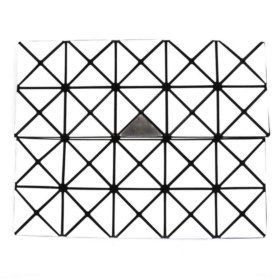 BAO BAO ISSEY MIYAKE クラッチバッグ 白 baobao バオバオ イッセイミヤケ ホワイト クラッチバック