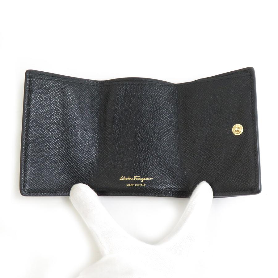 サルヴァトーレフェラガモ Salvatore Ferragamo 三つ折り財布 ヴァラ