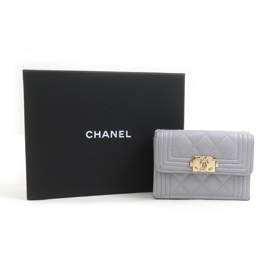 CHANEL（シャネル） 三つ折り財布 ボーイシャネル キャビアスキン