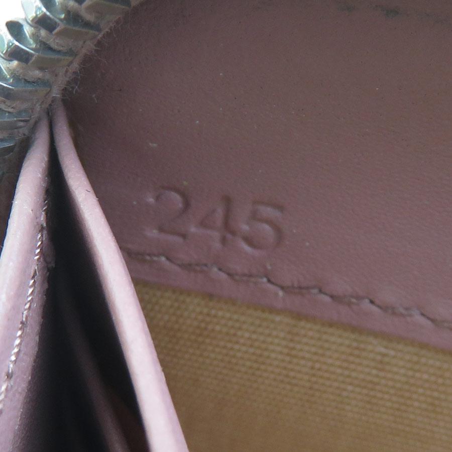 miu miu（ミュウミュウ） ラウンドファスナー長財布 パテントレザー