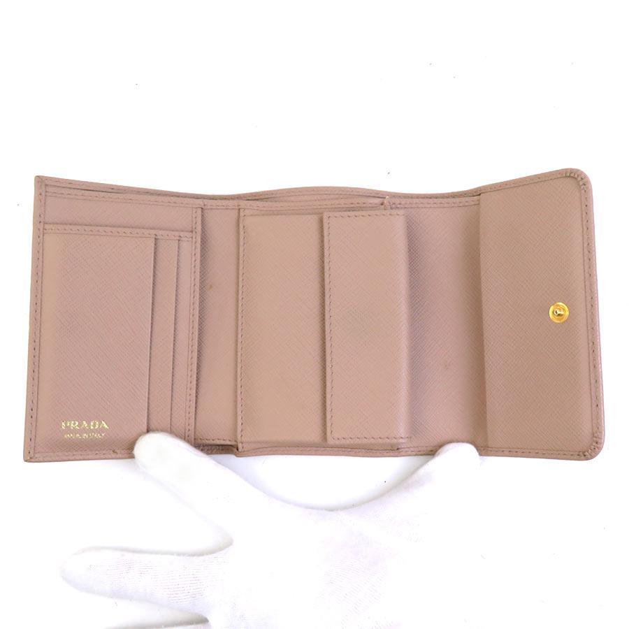 PRADA（プラダ） 三つ折り財布 レザー ベージュ : ブランドバリュー