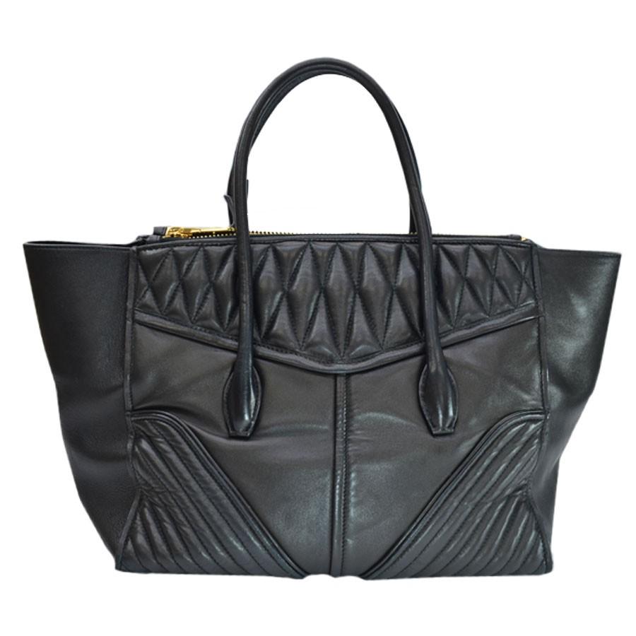 miu miu（ミュウミュウ） バッグ レザーx金属素材 ブラックxゴールド