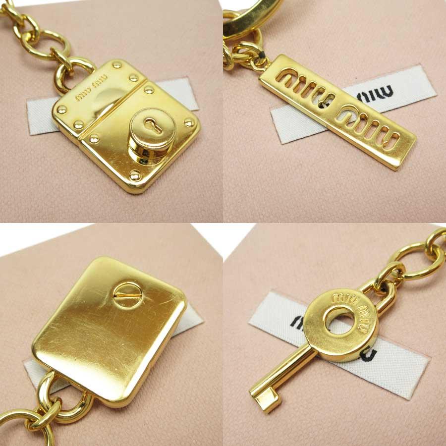 ミュウミュウ miumiu ゴールド キーホルダー MIU MIU - MIUMIU ミュウミュウ キーリング ロゴチャーム 5PM035