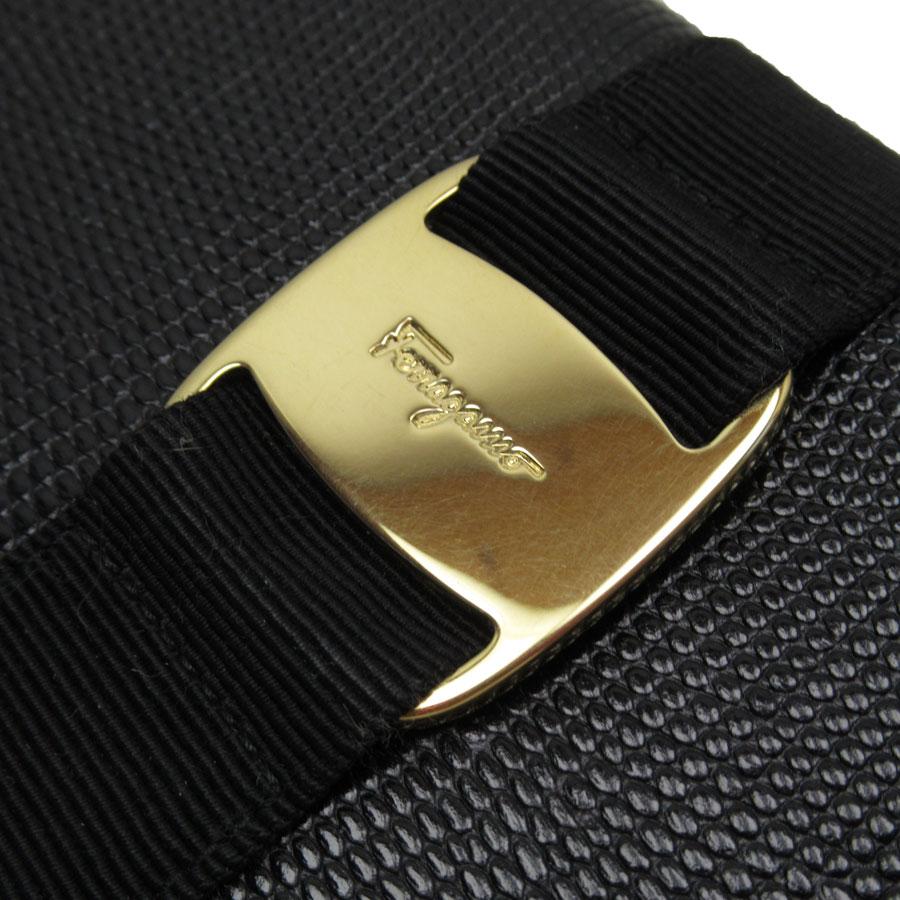 サルヴァトーレフェラガモ Salvatore Ferragamo 二つ折り長財布