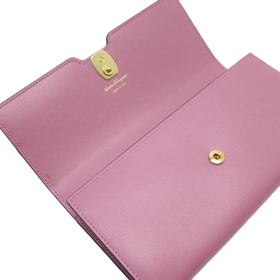 新品同様‼️ サルヴァトーレフェラガモ　財布　三つ折り　折り財布　ヴァラ　リボン FERRAGAMO（フェラガモ） サルヴァトーレ Salvatore Ferragamo 220627