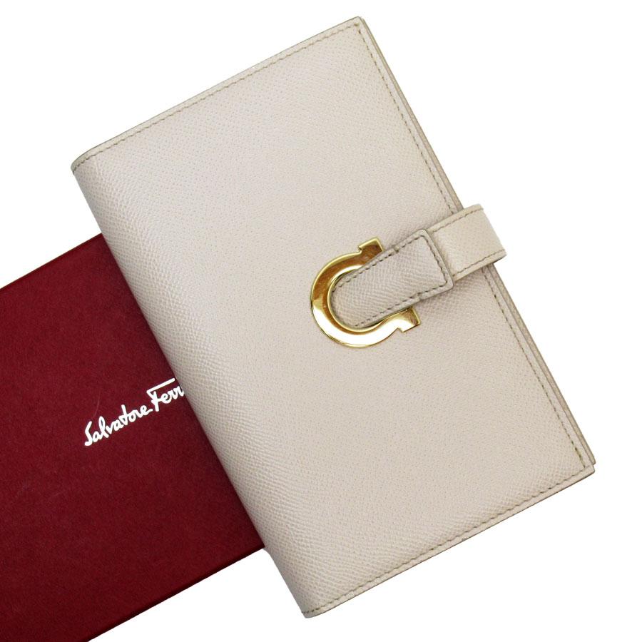 サルヴァトーレフェラガモ Salvatore Ferragamo 二つ折り長財布 