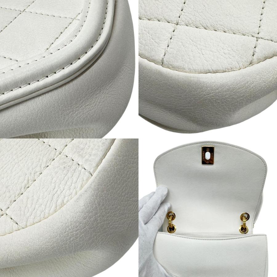 CHANEL 斜めがけ　マトラッセ型　ホワイト 極美品 CHANEL シャネル マトラッセ25Wフラップ チェーンショルダー