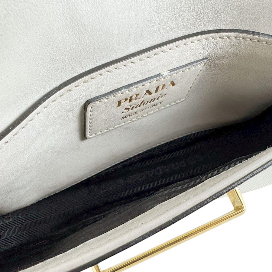 PRADA（プラダ） ショルダーバッグ レザー ホワイト : ブランド