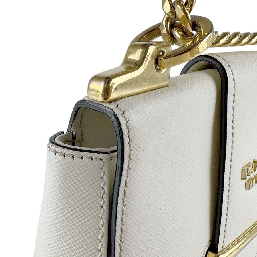 PRADA（プラダ） ショルダーバッグ レザー ホワイト : ブランド