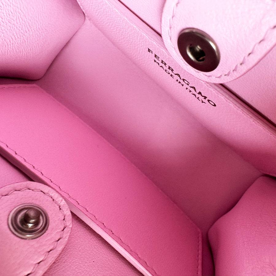 サルヴァトーレフェラガモ Salvatore Ferragamo ハンドバッグ 斜め掛け