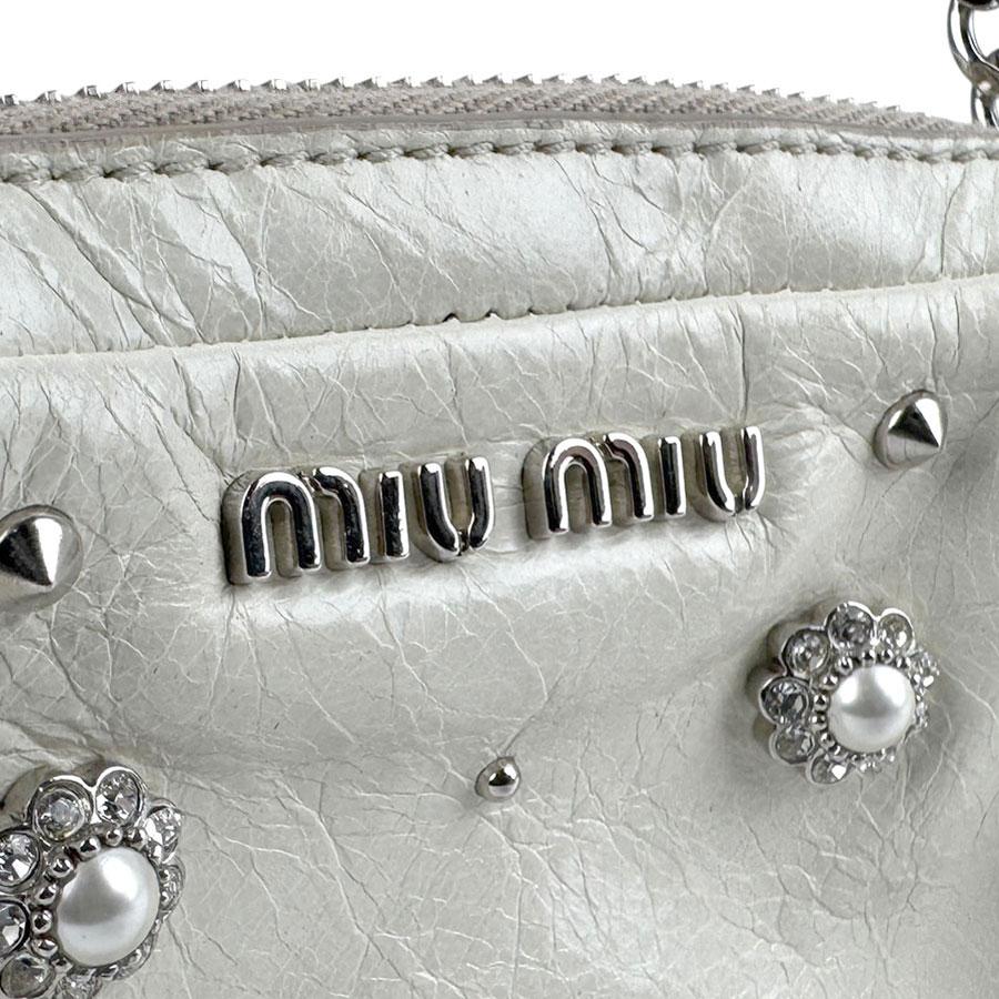 miu miu（ミュウミュウ） 斜め掛けショルダーバッグ レザー オフ