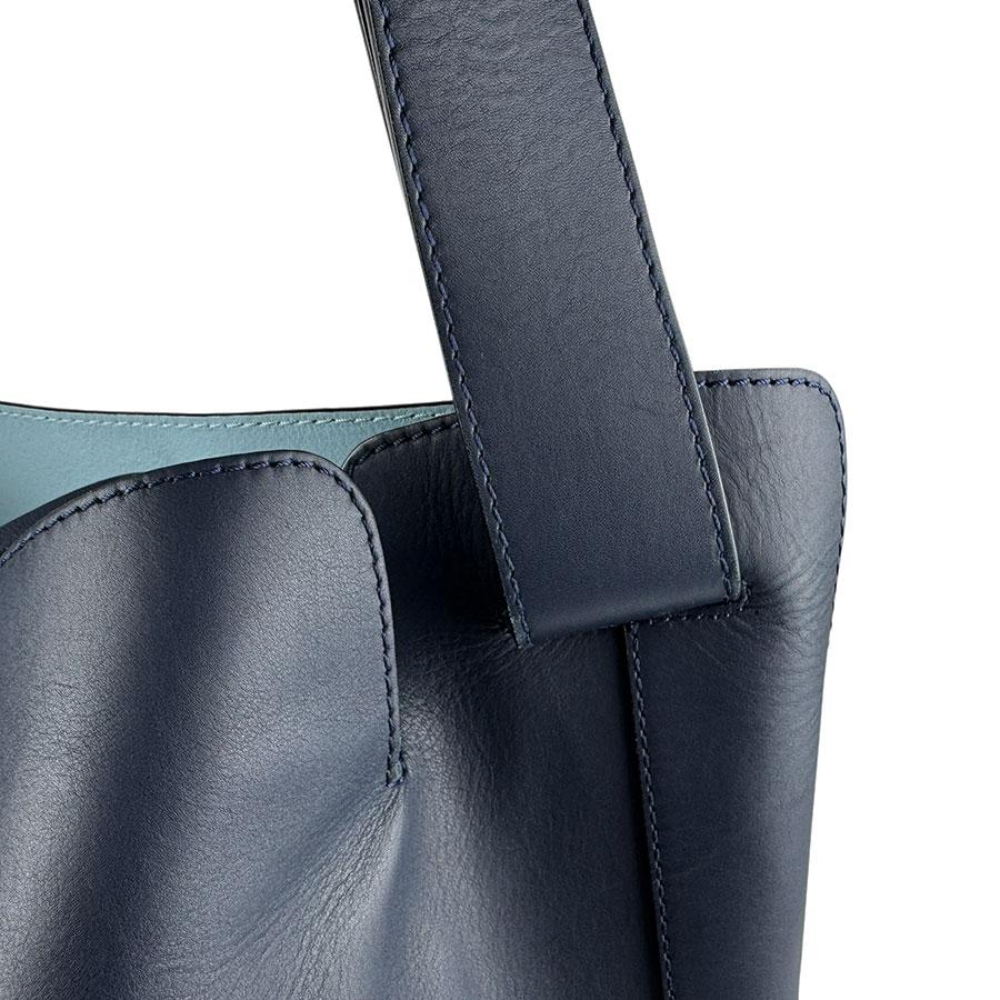 BURBERRY（バーバリー） ショルダーバッグ レザー ネイビー : ブランド