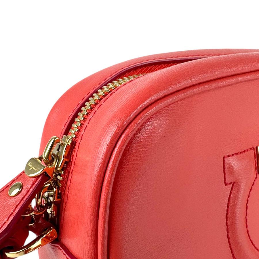 サルヴァトーレフェラガモ Salvatore Ferragamo ショルダーバッグ ガンチーニ レザー コーラルピンク_5