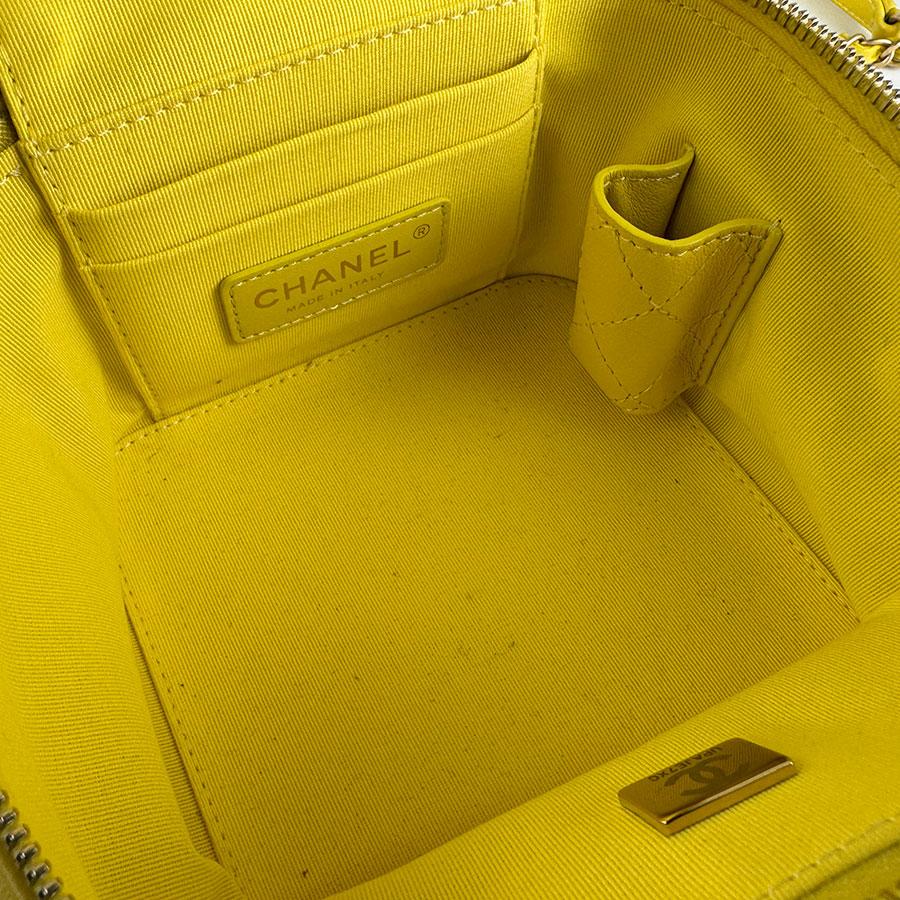 CHANEL（シャネル） ショルダーバッグ レザー イエロー : ブランド
