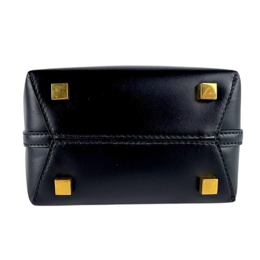 サンローラン SAINT LAURENT ショルダーバッグ Le 37 ミニバケットバッグ レザー ブラック_3