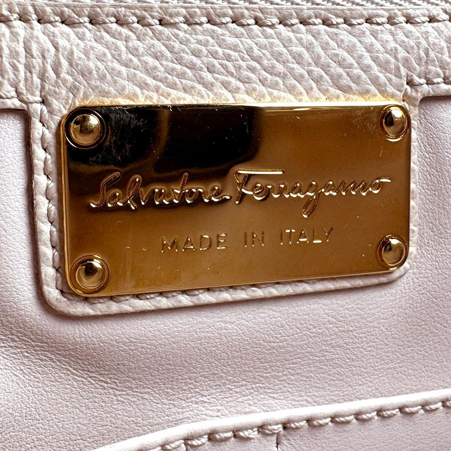 サルヴァトーレフェラガモ Salvatore Ferragamo ショルダーバッグ