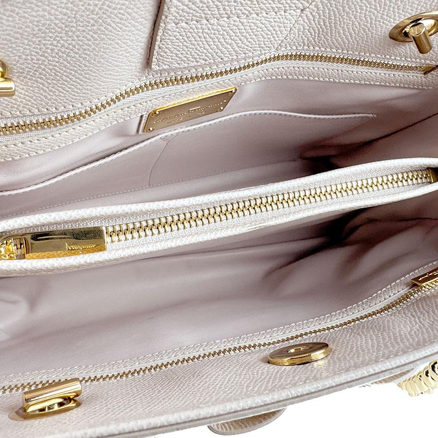 サルヴァトーレフェラガモ Salvatore Ferragamo ショルダーバッグ 
