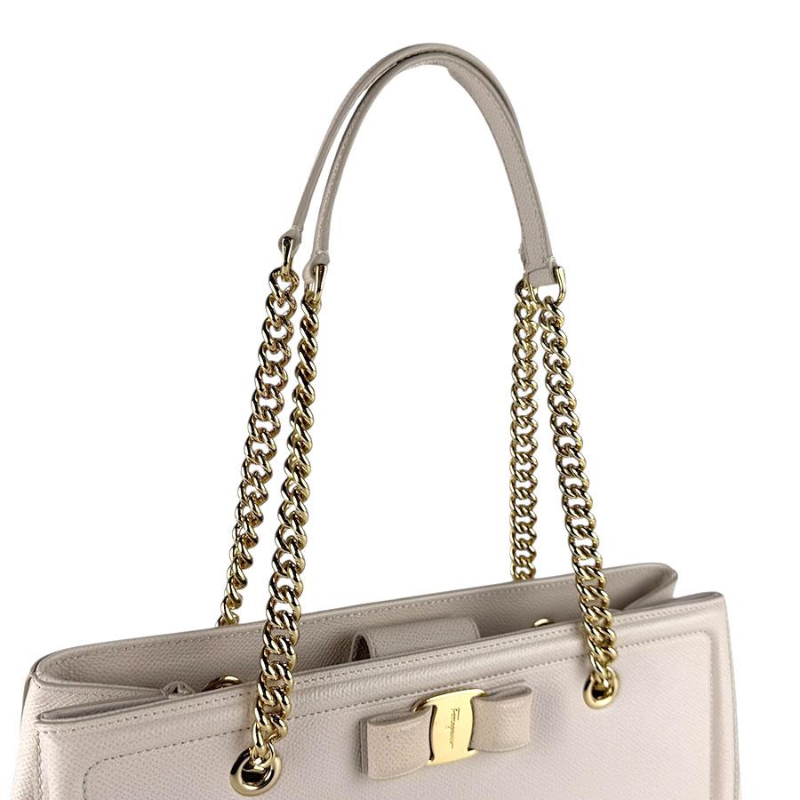 サルヴァトーレフェラガモ Salvatore Ferragamo ショルダーバッグ