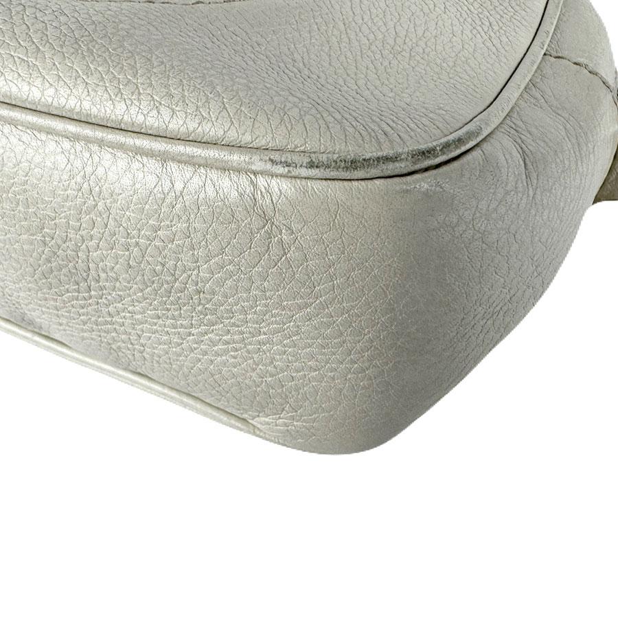 GUCCI（グッチ） 斜め掛けショルダーバッグ レザー アイボリー