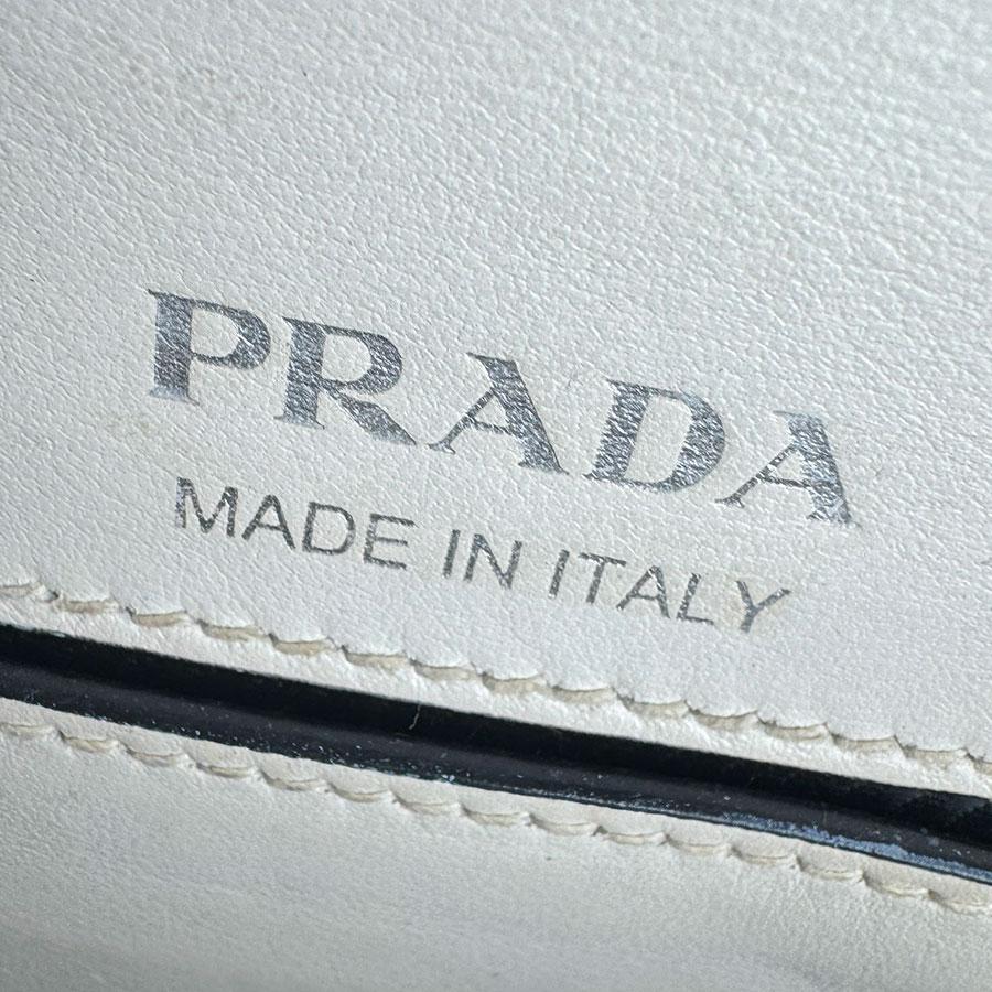 プラダ ショルダーバッグ - アイボリー PRADA（プラダ） ショルダーバッグ レザー アイボリー : ブランド