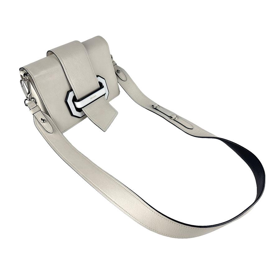プラダ PRADA ショルダーバッグ レザー アイボリー レディース 送料無料【中古】 z8502 PRADA（プラダ） ショルダーバッグ レザー アイボリー : ブランド