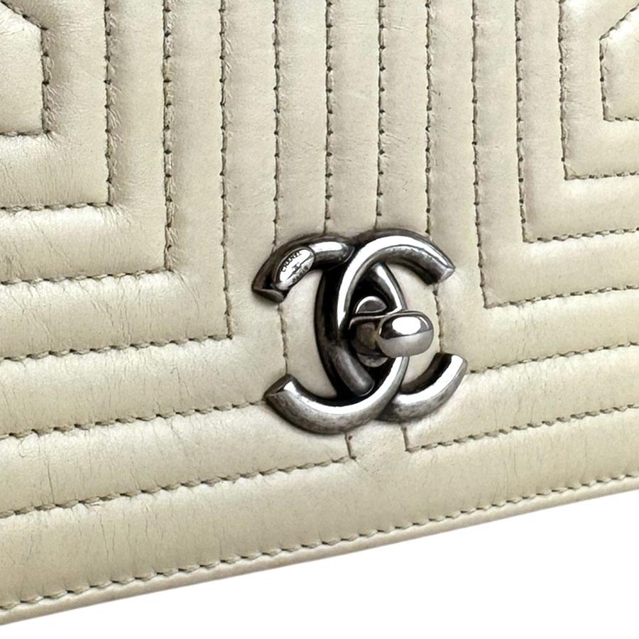 シャネル CHANEL ショルダーバッグ レザー アイボリー