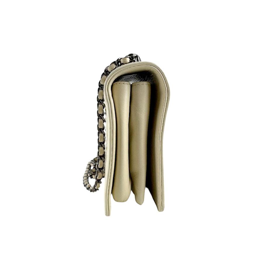 シャネル CHANEL ショルダーバッグ レザー アイボリー