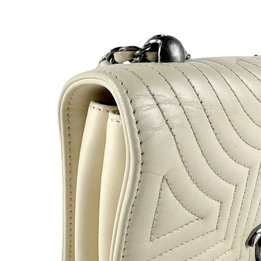 シャネル CHANEL ショルダーバッグ レザー アイボリー