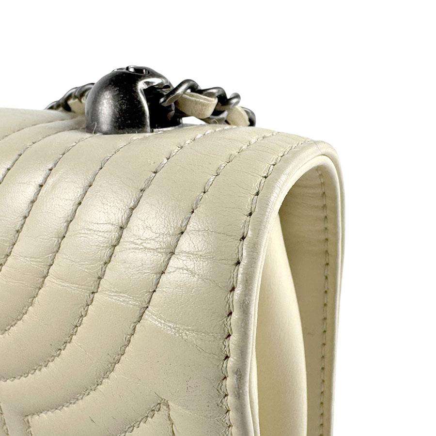 シャネル CHANEL ショルダーバッグ レザー アイボリー