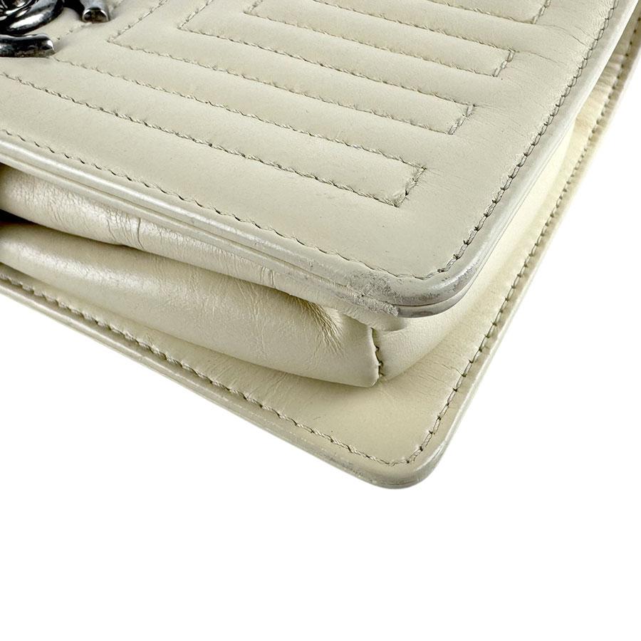 シャネル CHANEL ショルダーバッグ レザー アイボリー