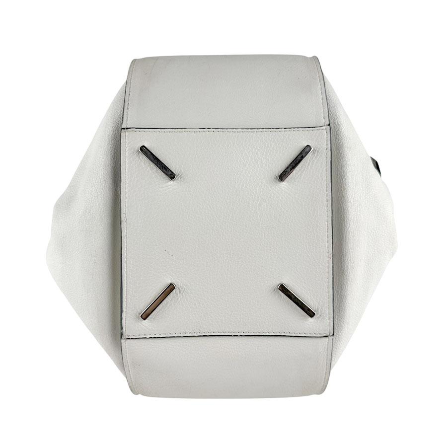 ロエベ LOEWE ショルダーバッグ ハンモック レザー ホワイト レディース 送料無料【中古】 z8614 LOEWE（ロエベ） ショルダーバッグ ハンモック レザー ホワイト