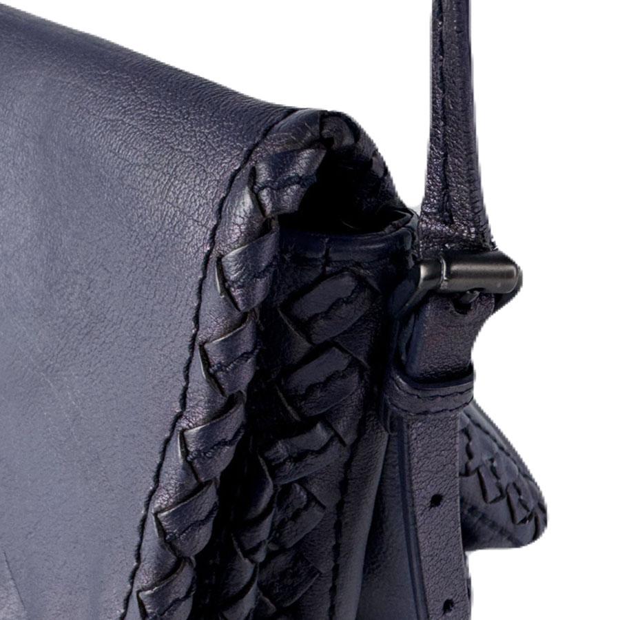 BOTTEGA VENETA(ボッテガヴェネタ) ショルダーバッグ イントレチャート ネイビー ストラップ着脱可 レザー BOTTEGA VENETA（ボッテガ・ヴェネタ） ショルダーバッグ イントレ