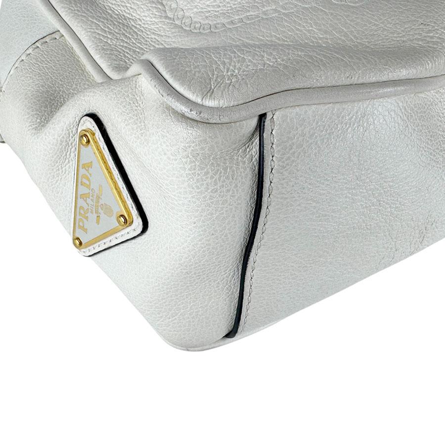 PRADA（プラダ） ショルダーバッグ レザー ホワイト : ブランド