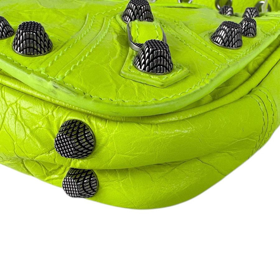 ショルダーバッグ BALENCIAGA（バレンシアガ） ボディバッグ ネオンイエロー BALENCIAGA ル レザー カゴールXS バッグ
