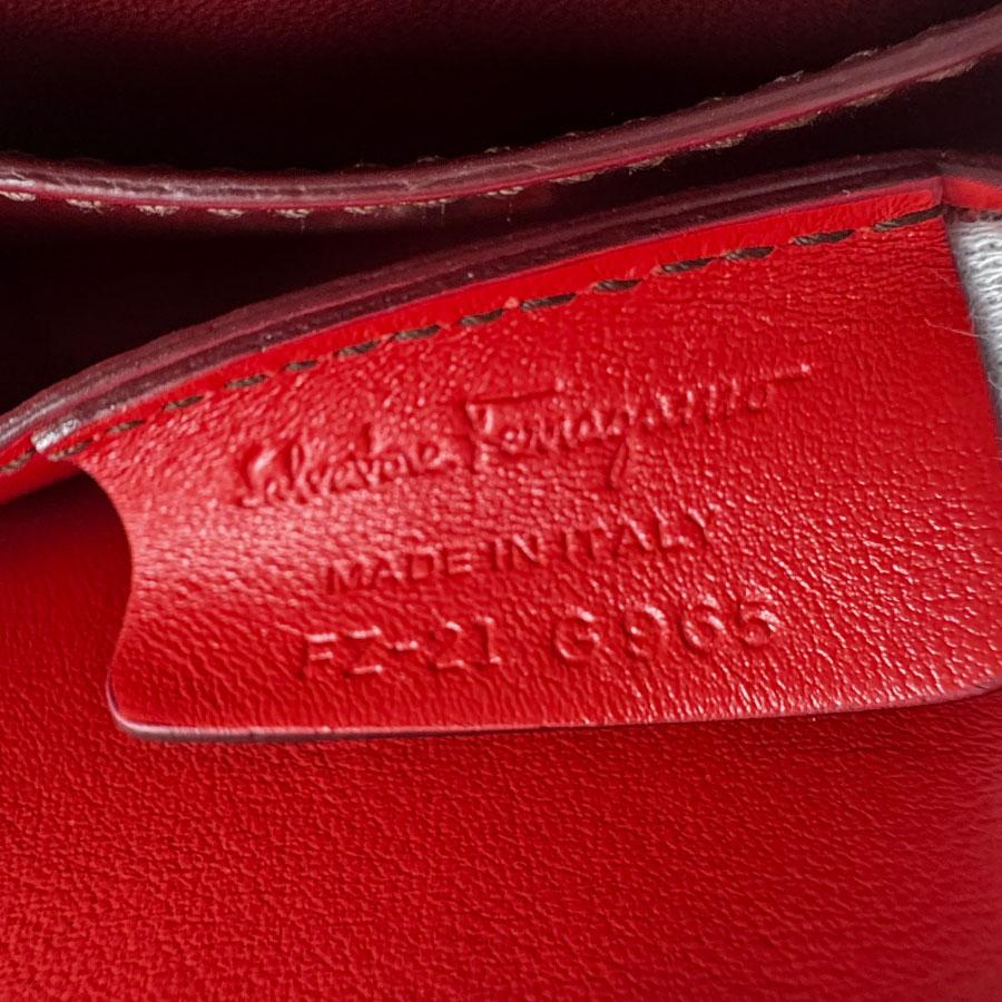 サルヴァトーレフェラガモ Salvatore Ferragamo ショルダーバッグ