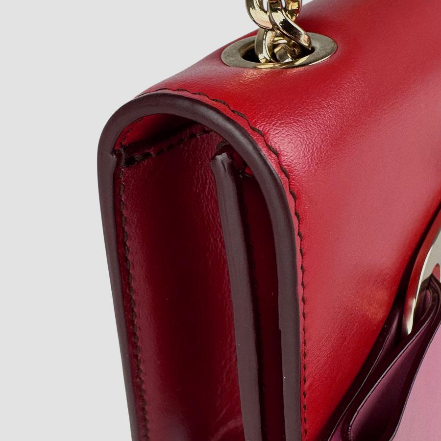 サルヴァトーレフェラガモ Salvatore Ferragamo ショルダーバッグ