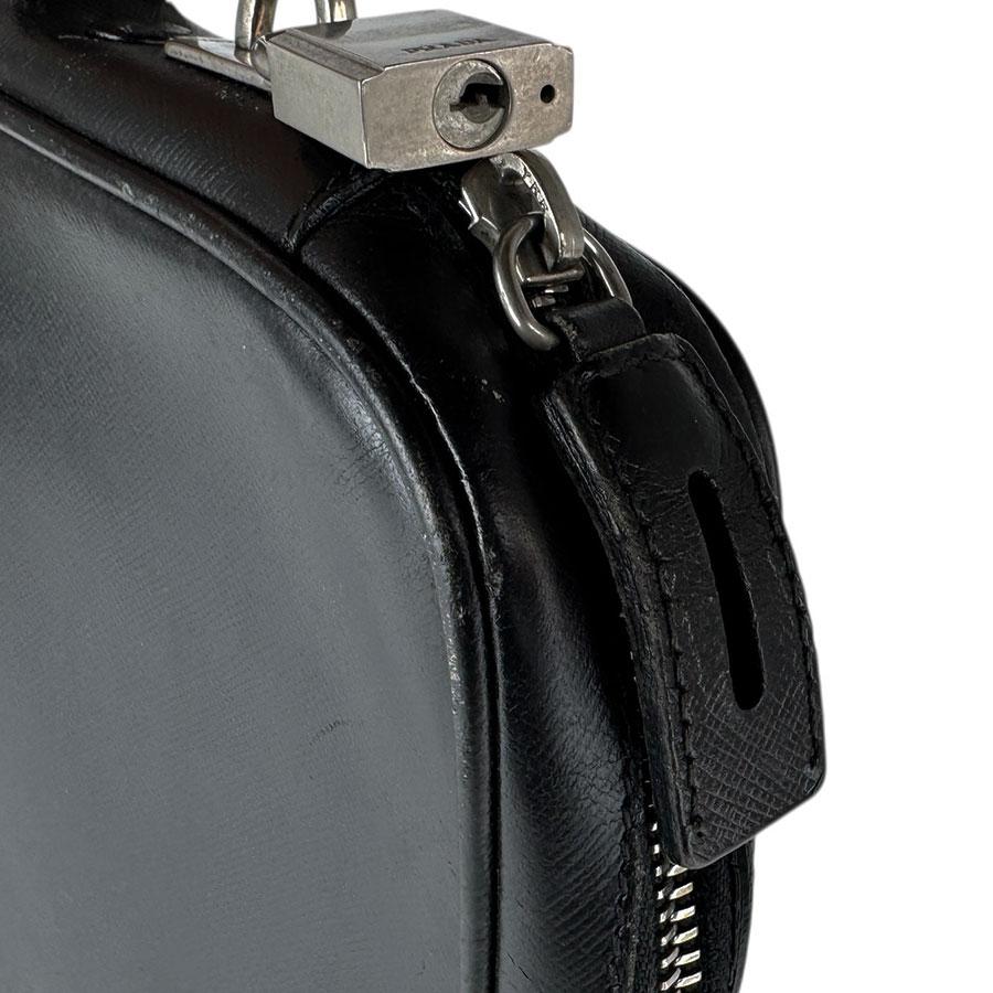✨良品✨　PRADA ビジネス　ハンドバッグ　レザー　革　　黒　レザー PRADA□エレガントなメンズビジネスバッグ トライアングルロゴ (PRADA