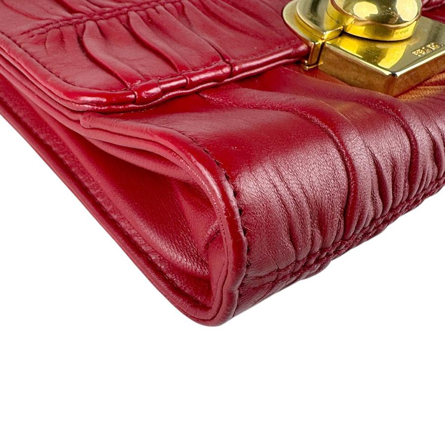 プラダ PRADA ショルダーバッグ レザー レッド レディース 送料無料【中古】 z9094 PRADA（プラダ） ショルダーバッグ レザー レッド : ブランドバリュー
