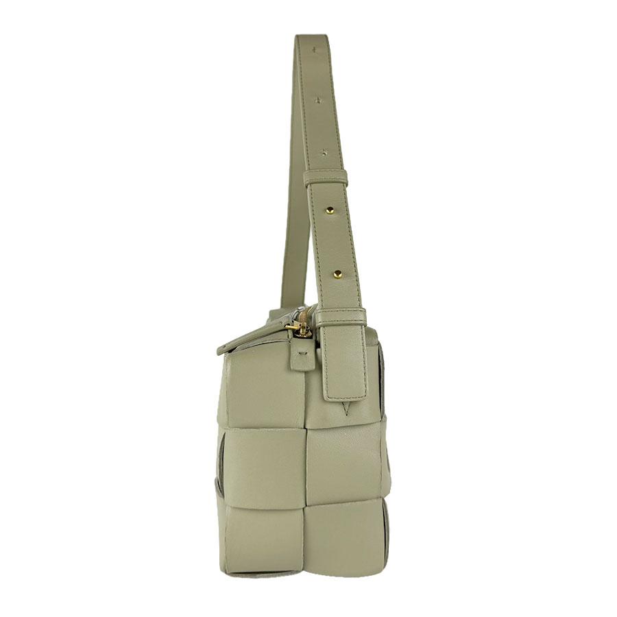 ボッテガヴェネタ BOTTEGAVENETA ショルダーバッグ ブリックカセット レザー ライトカーキ